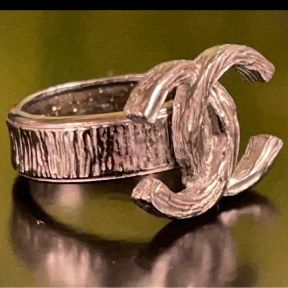 WOW POSHMARK - AUTHENTIC CHANEL PARIS SUPERMODEL RING - Picture 4 of 16